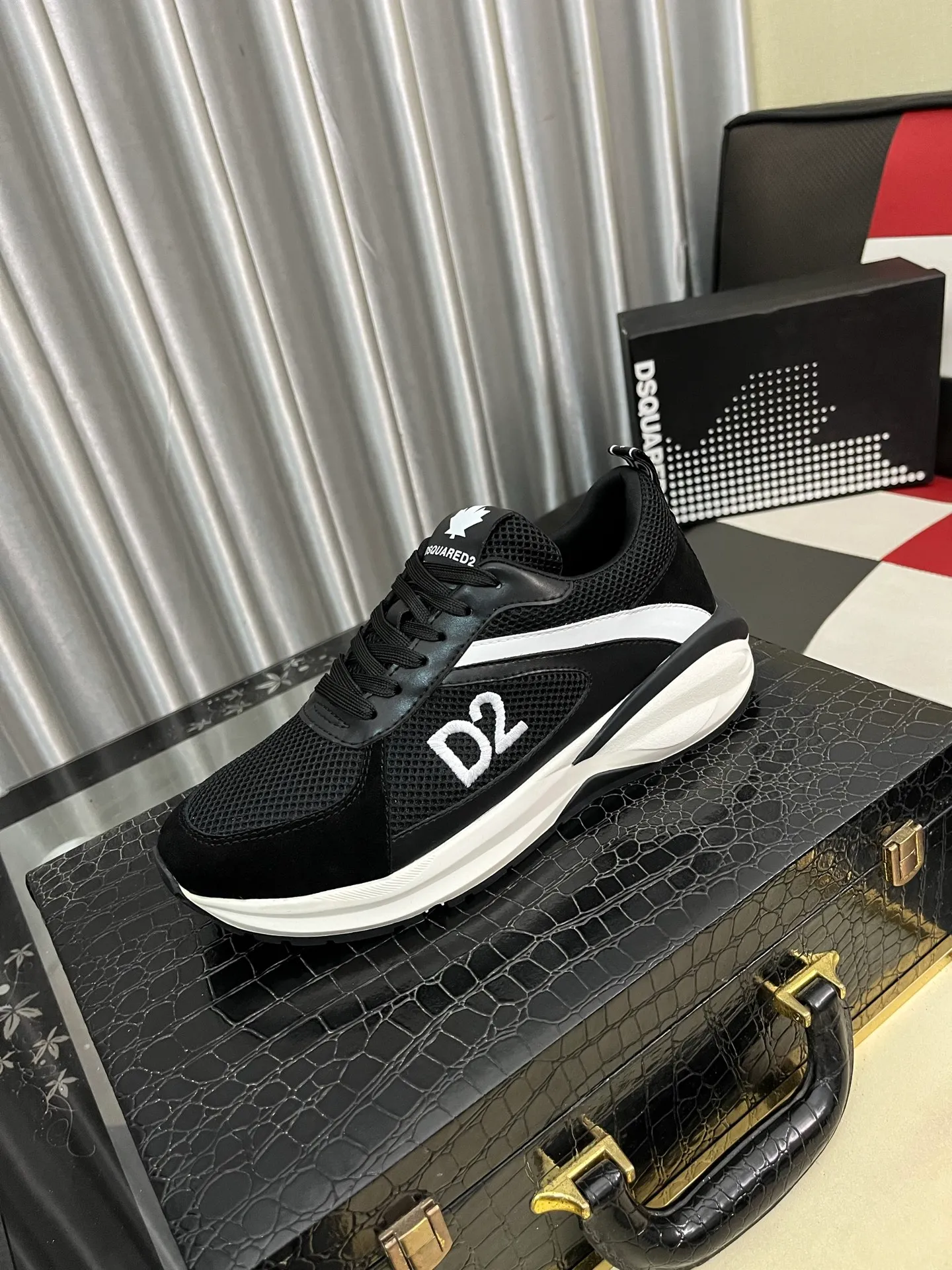 Men's shoes 💰480⌚️⌚️DG's latest popular casual shoes 🔥🔥, the tongue has the brand's iconic details, and the combination of silk cowhide and cow suede enhances the style. Fashionable and versatile, it can complement any look. Create an exquisite design with unique dynamic vitality and modern atmosphere, showing modern elegance. Size: 36-464️⃣colors available